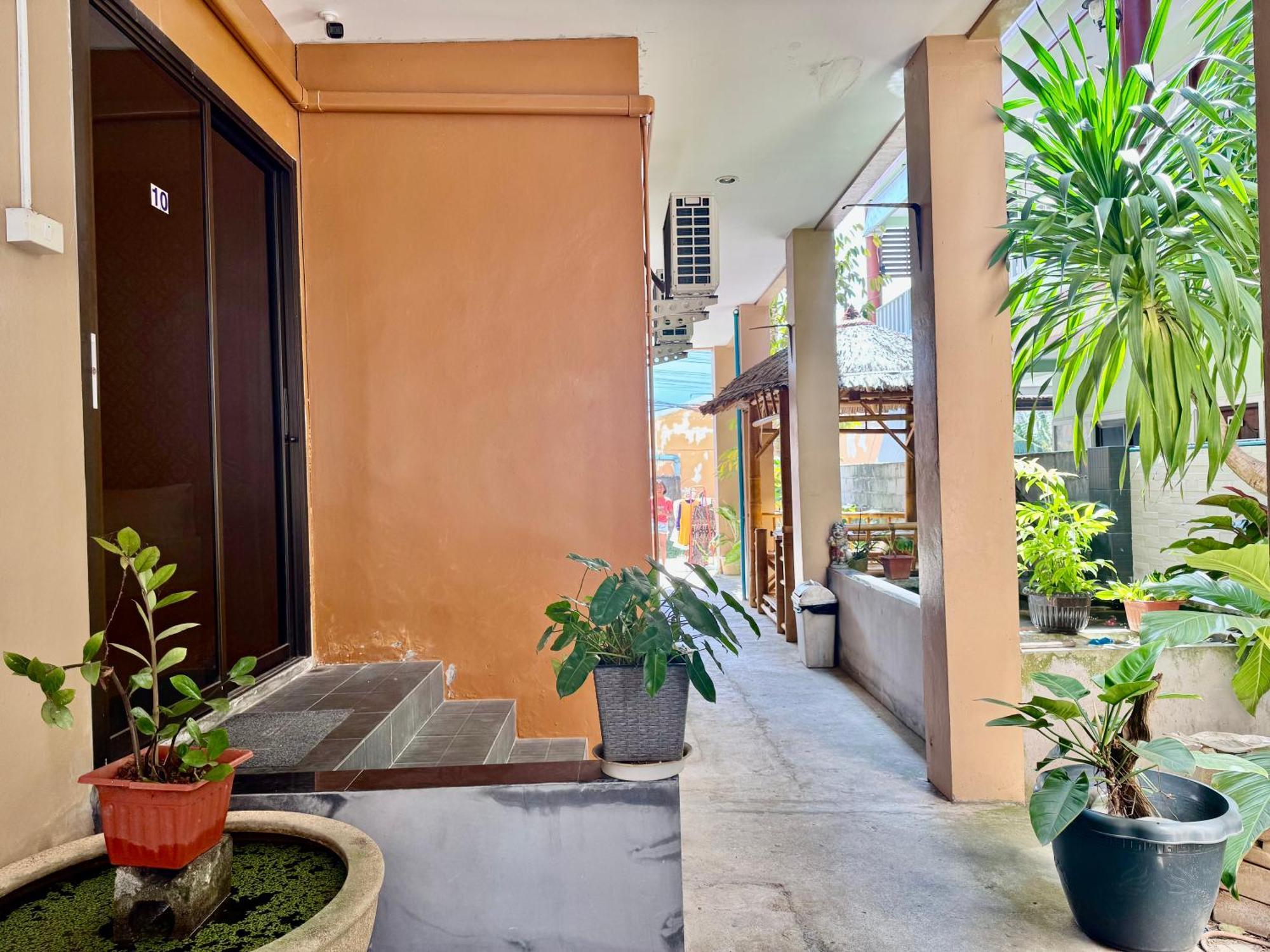Golf House Hotel Nai Yang Exterior photo