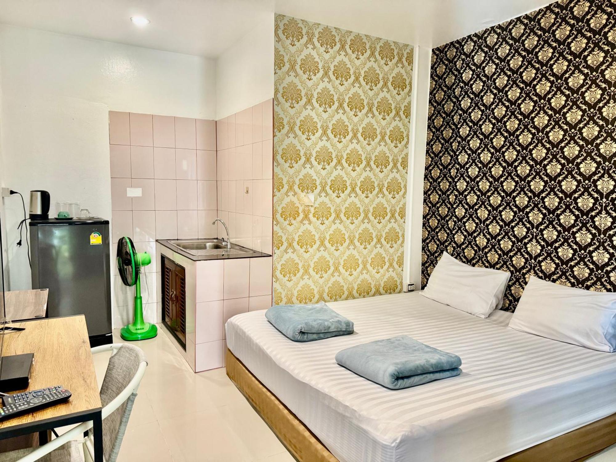 Golf House Hotel Nai Yang Exterior photo